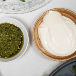 Fetacreme og grøn pesto